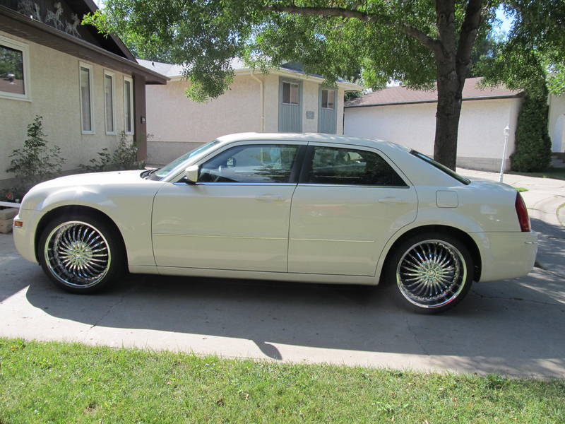 What is the difference between chrysler 300 limited and touring #5