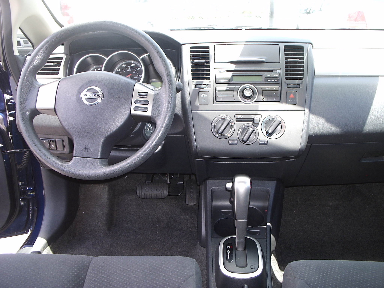 2010 Nissan versa interior dimensions #7