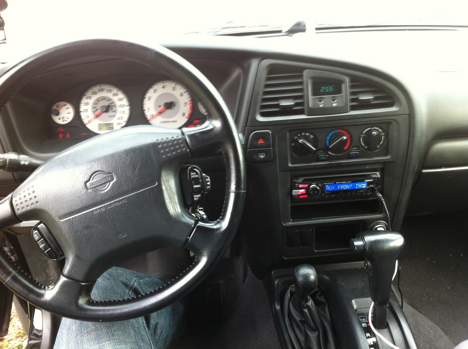 2001 Nissan pathfinder se interior