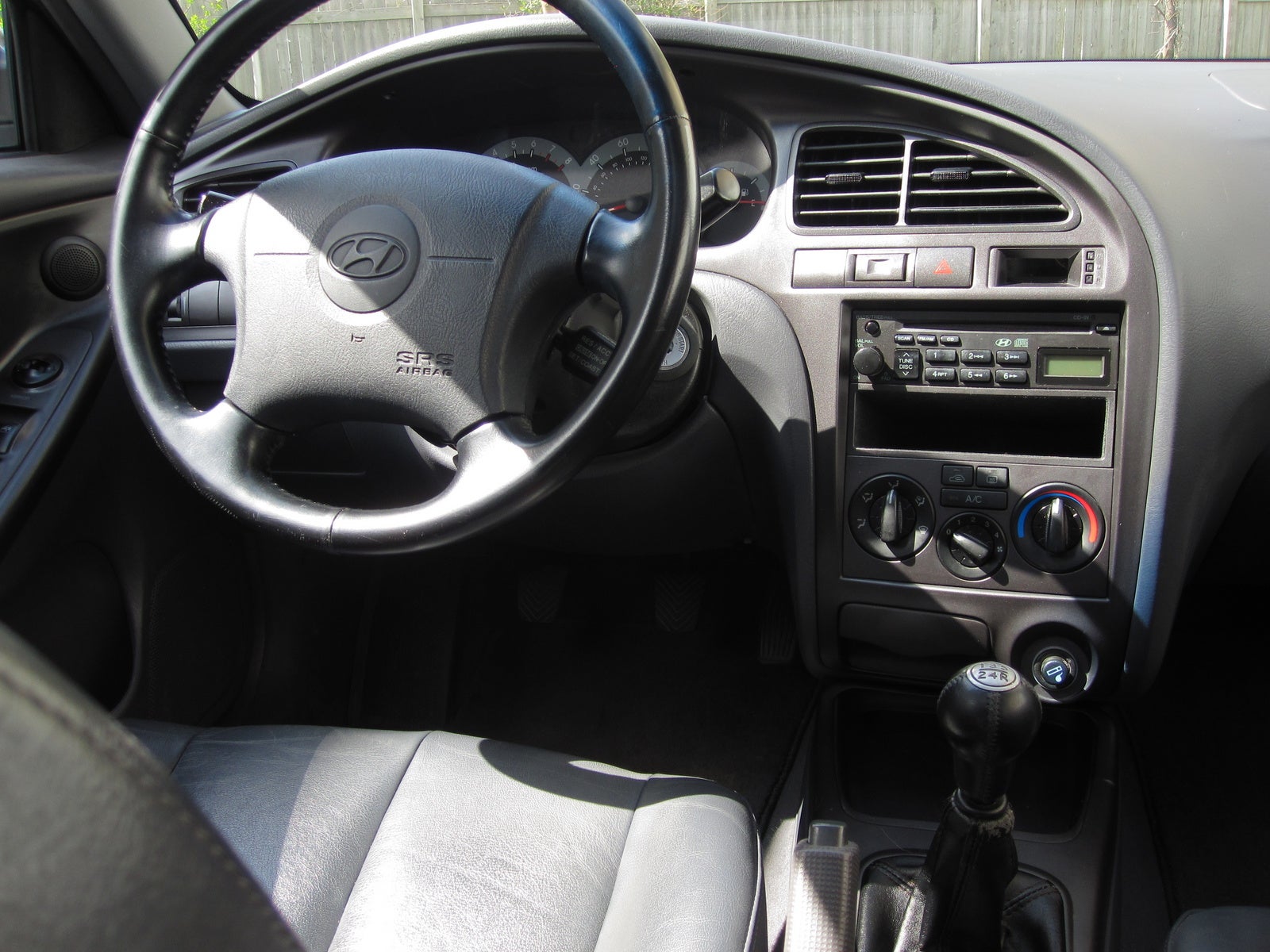 2002 Hyundai Elantra Interior