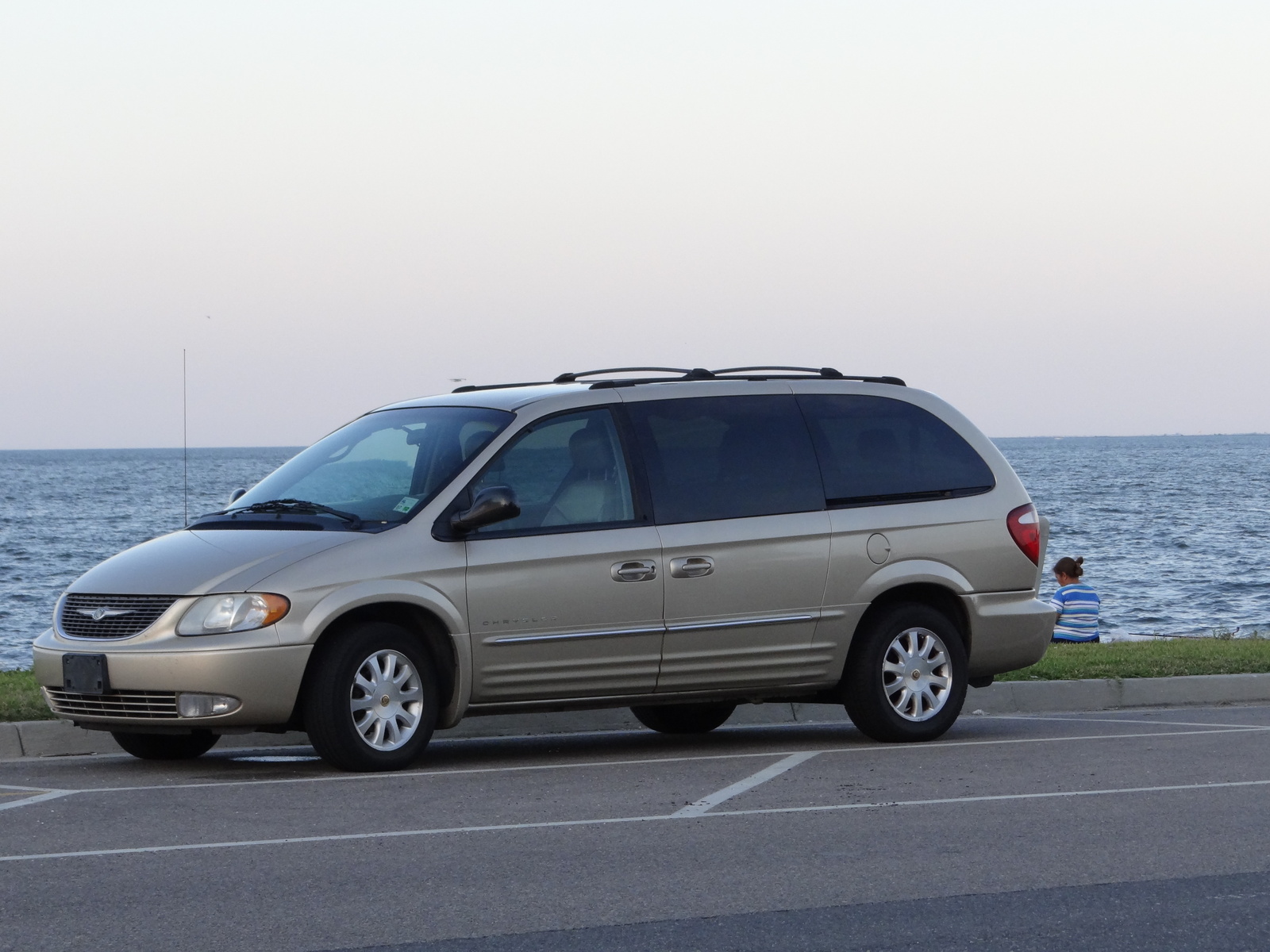 2001 Chrysler town and country lxi #4