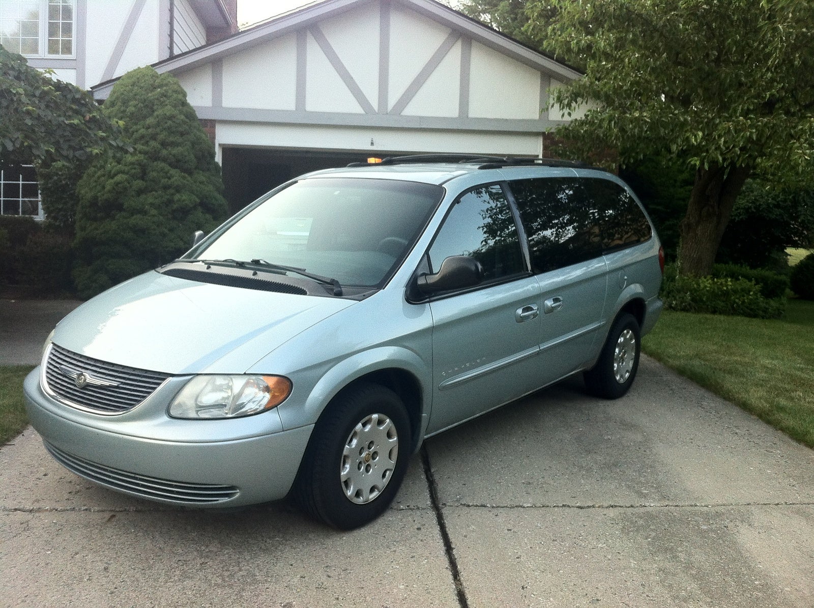 2001 Chrysler Town & Country Pictures CarGurus