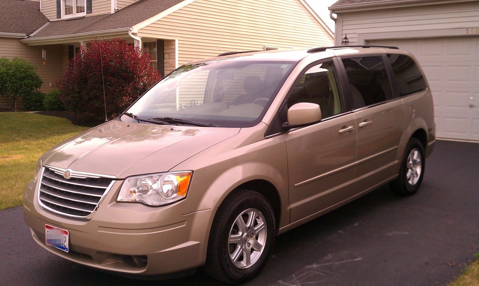 2008 Chrysler Town & Country Pictures CarGurus