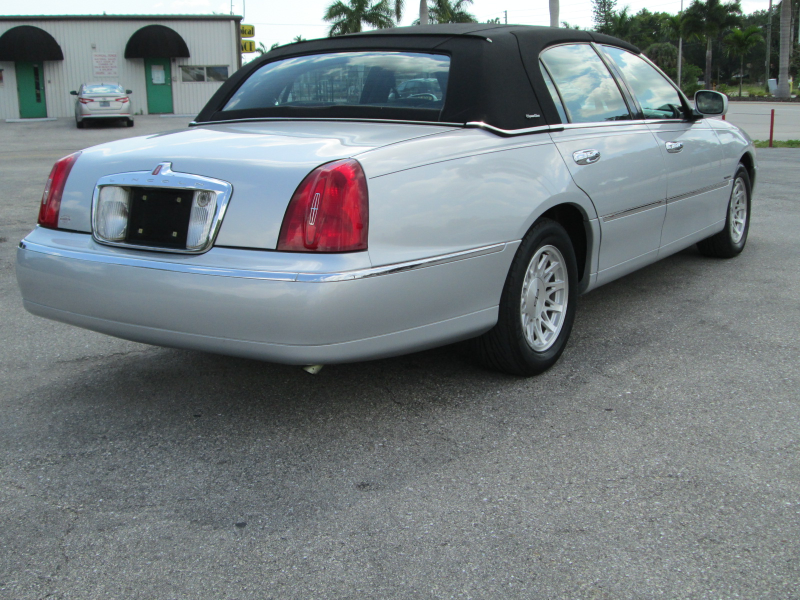 1998 Lincoln Town Car Signature, Picture of 1998 Lincoln Town Car 4 Dr