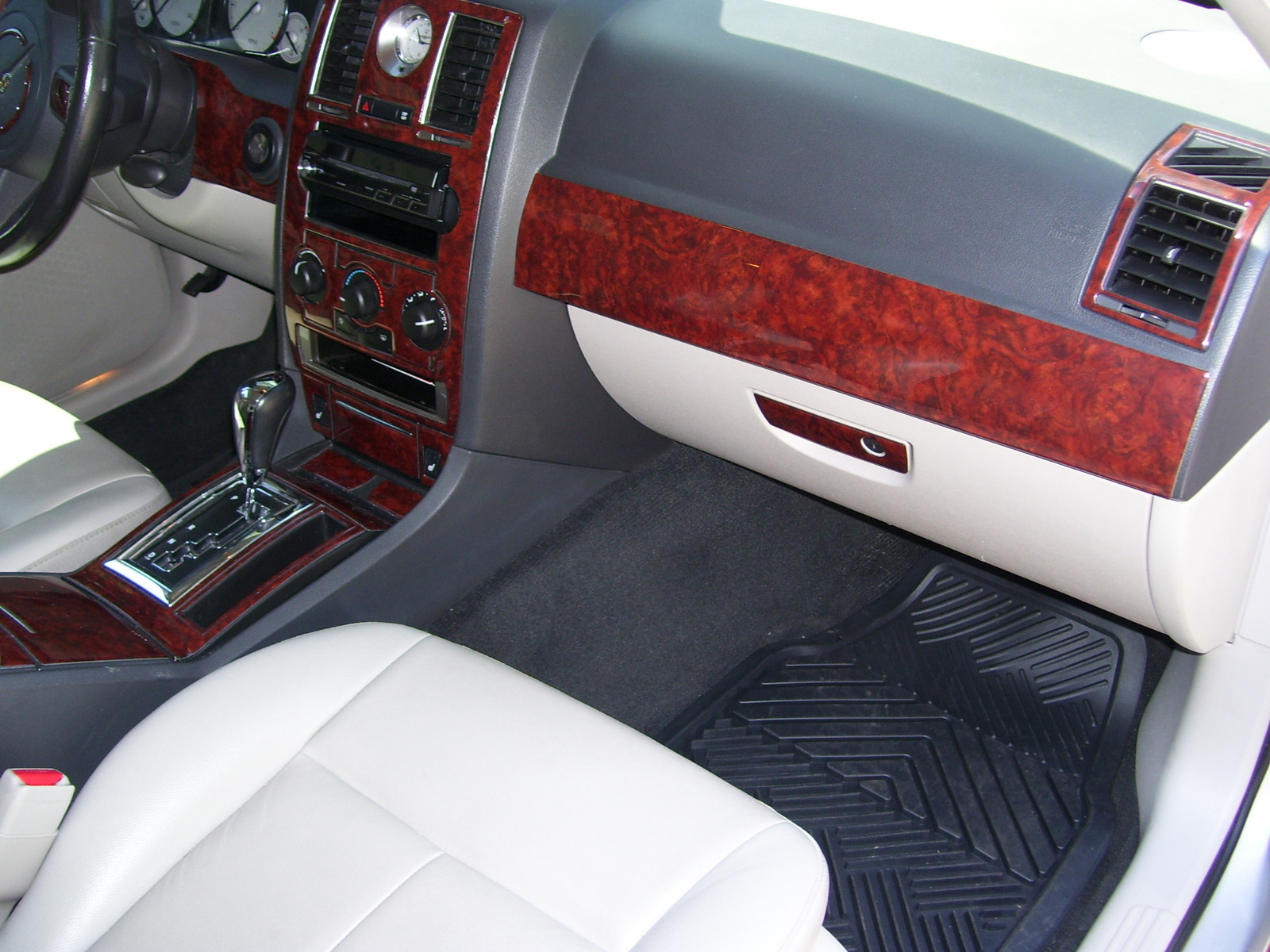 2004 Chevrolet Suburban Pictures Cargurus