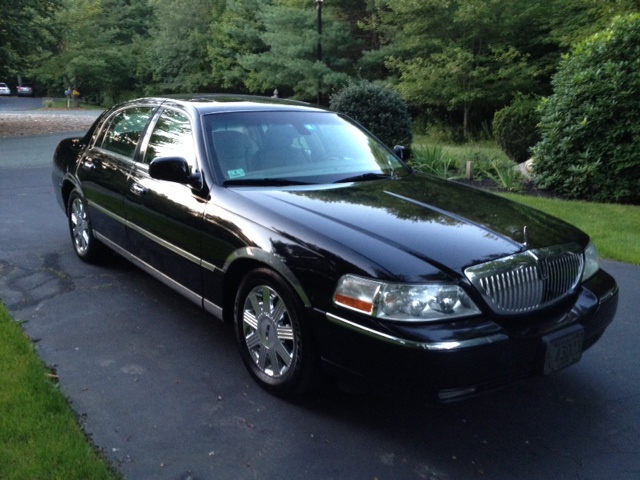 http://static.cargurus.com/images/site/2012/08/26/20/15/2003_lincoln_town_car_cartier-pic-6972696042345342584.jpeg