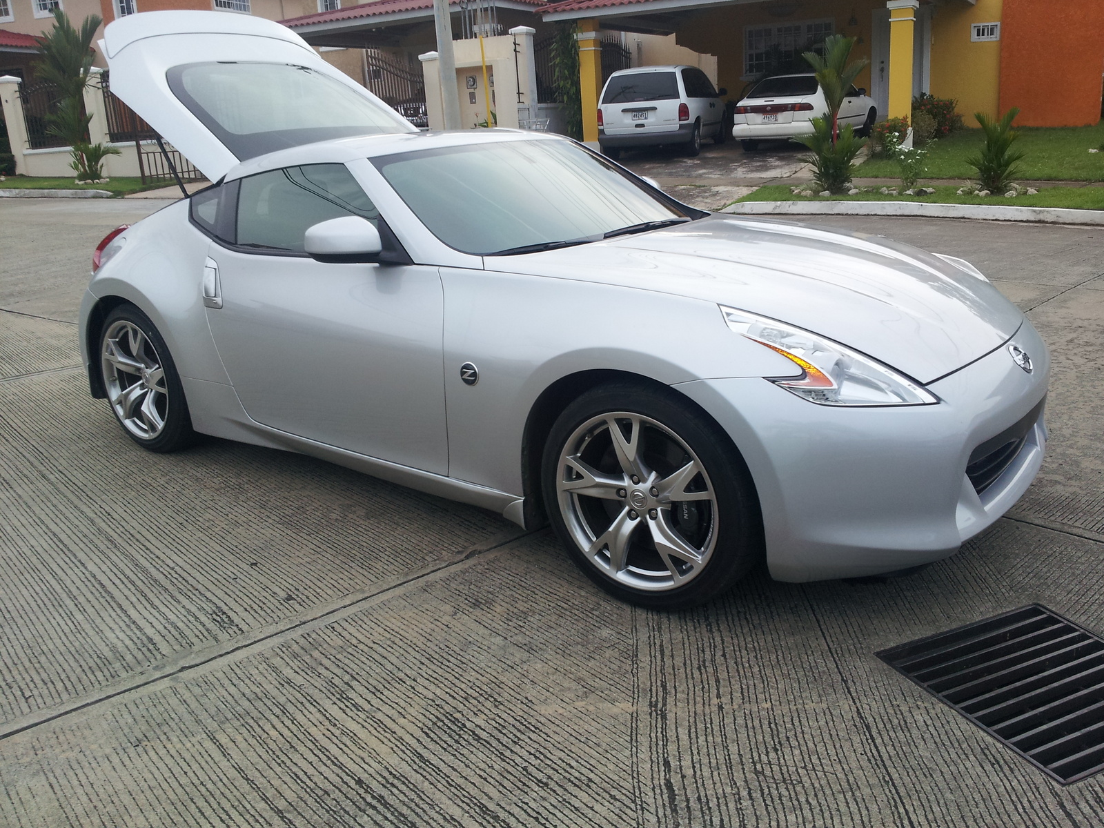 2011 Nissan 370z price canada #3