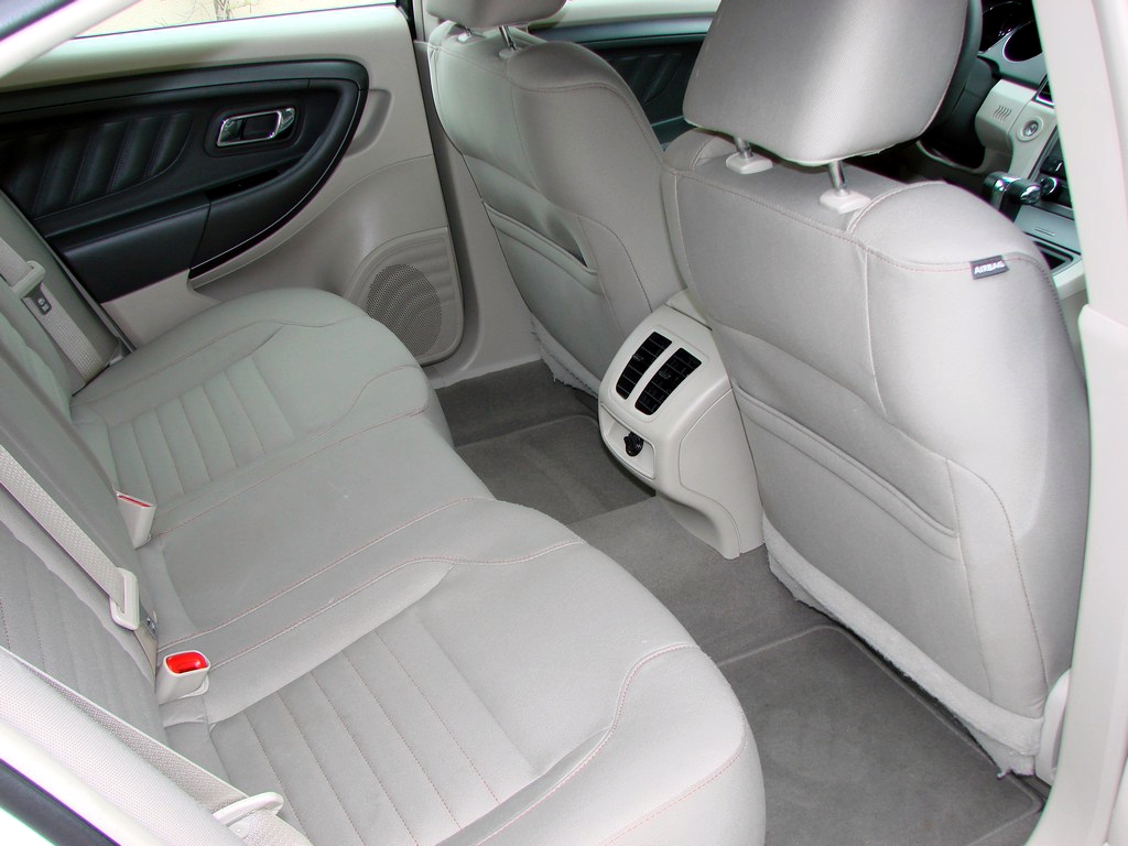 2010 Ford Taurus