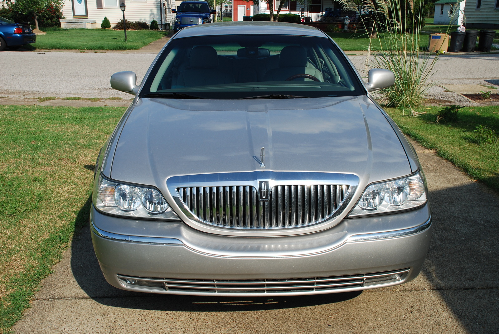2003 Lincoln Town Car Pictures CarGurus