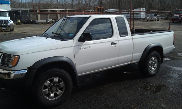 1999 Nissan frontier 4wd xe #3