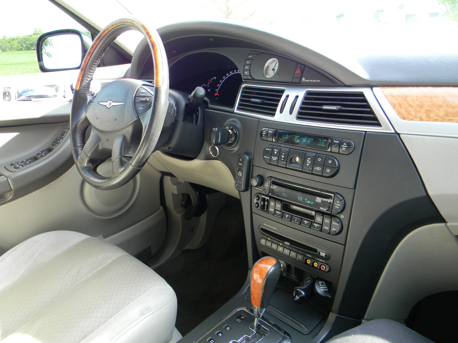 2006 Chrysler pacifica interior