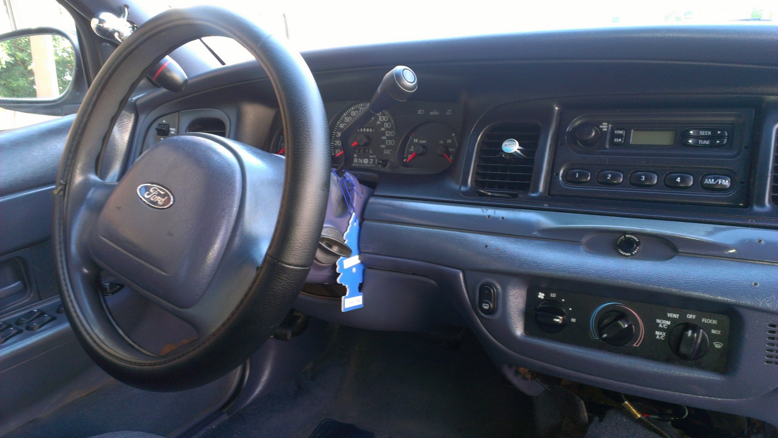 2001 Ford Crown Victoria Pictures CarGurus