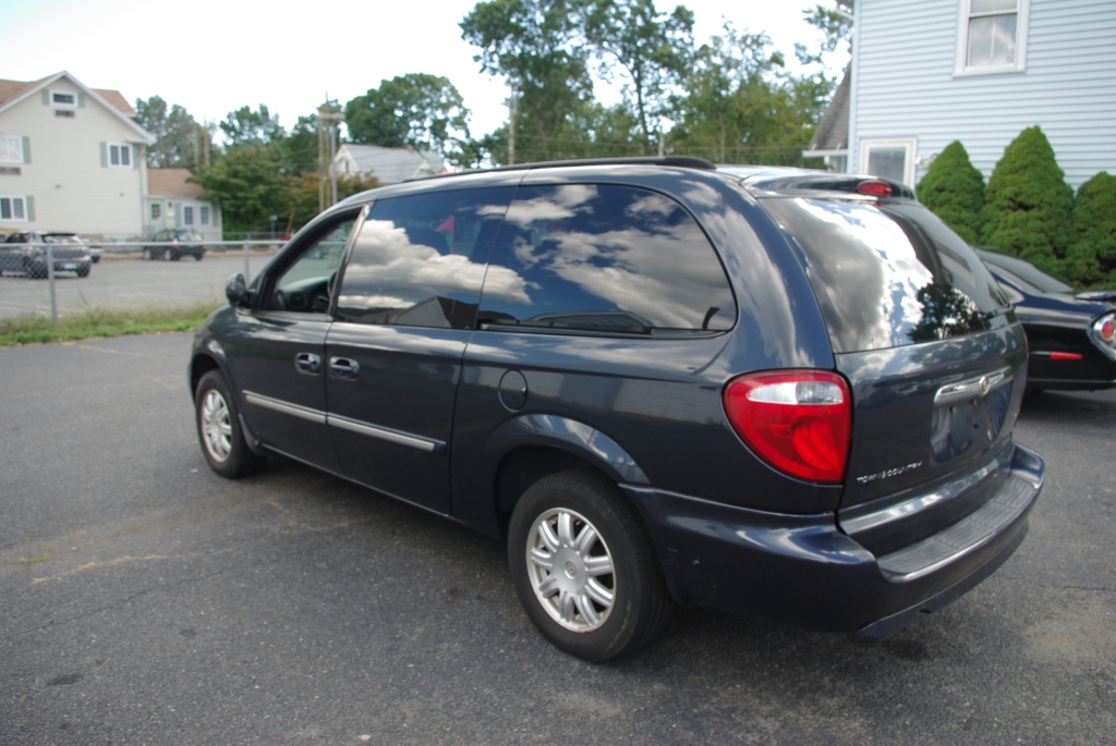 2007 Chrysler town and country touring reviews