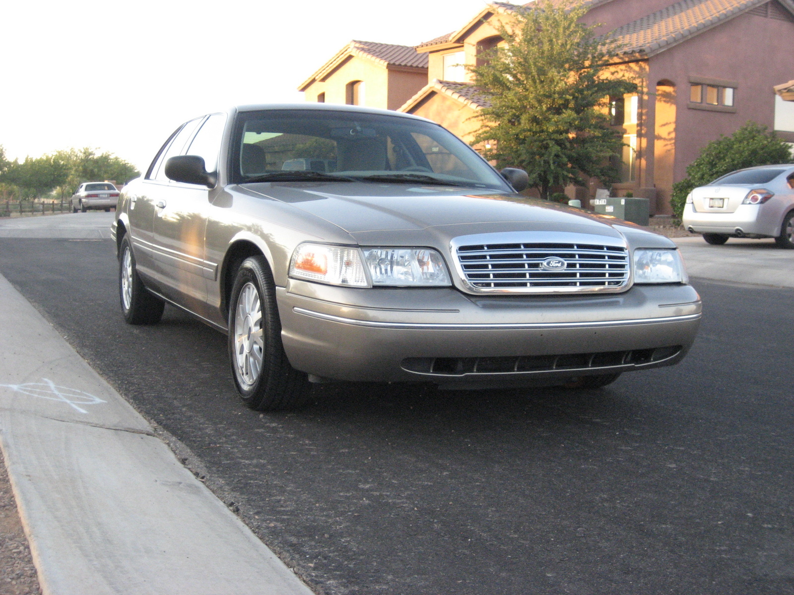 2005 Ford Crown Victoria - Pictures - CarGurus