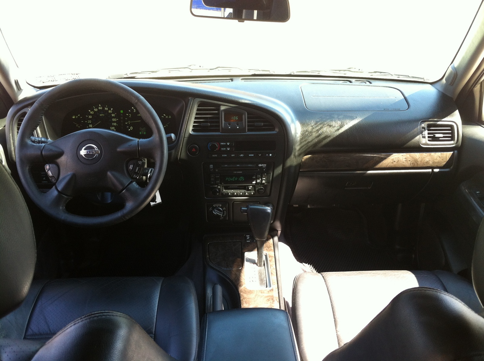 2004 Nissan pathfinder interior pictures #3