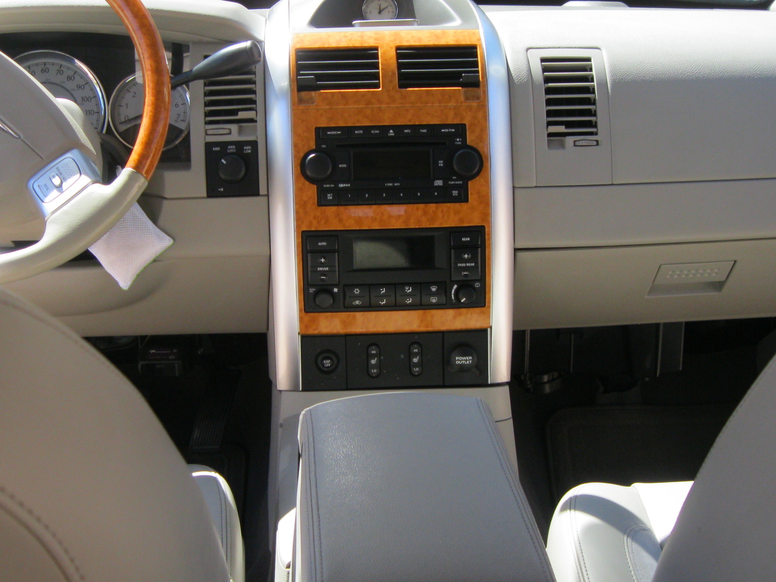 2007 Chrysler Aspen Pictures Cargurus
