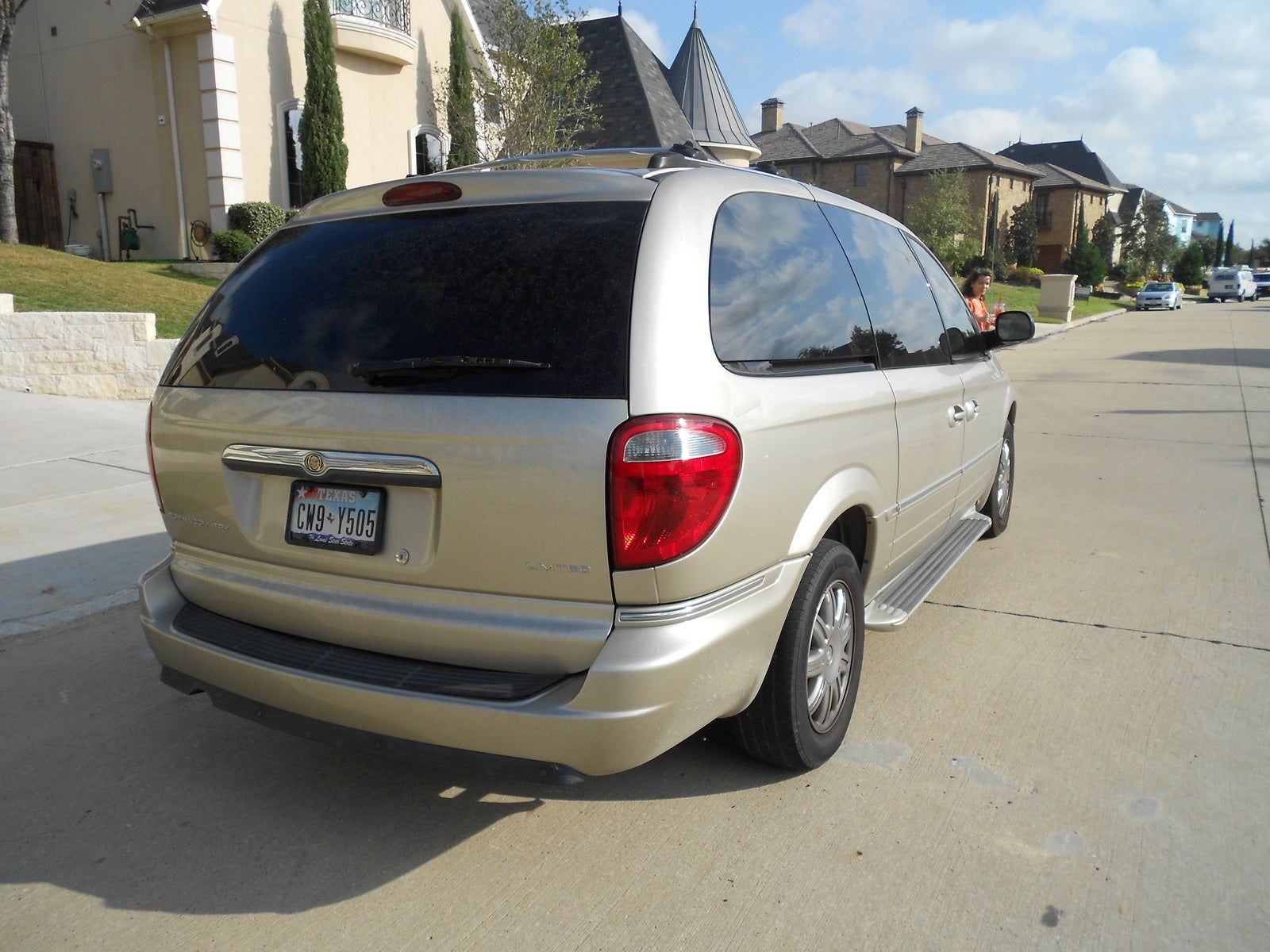 2005 Chrysler town and country limited reviews #3