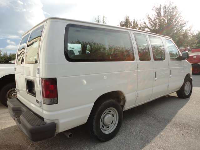2005 Ford Econoline Wagon