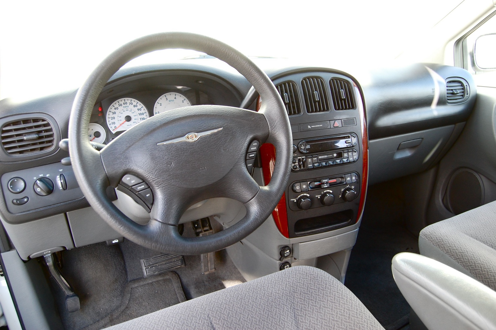 2006 Chrysler Town Amp Country Pictures Cargurus