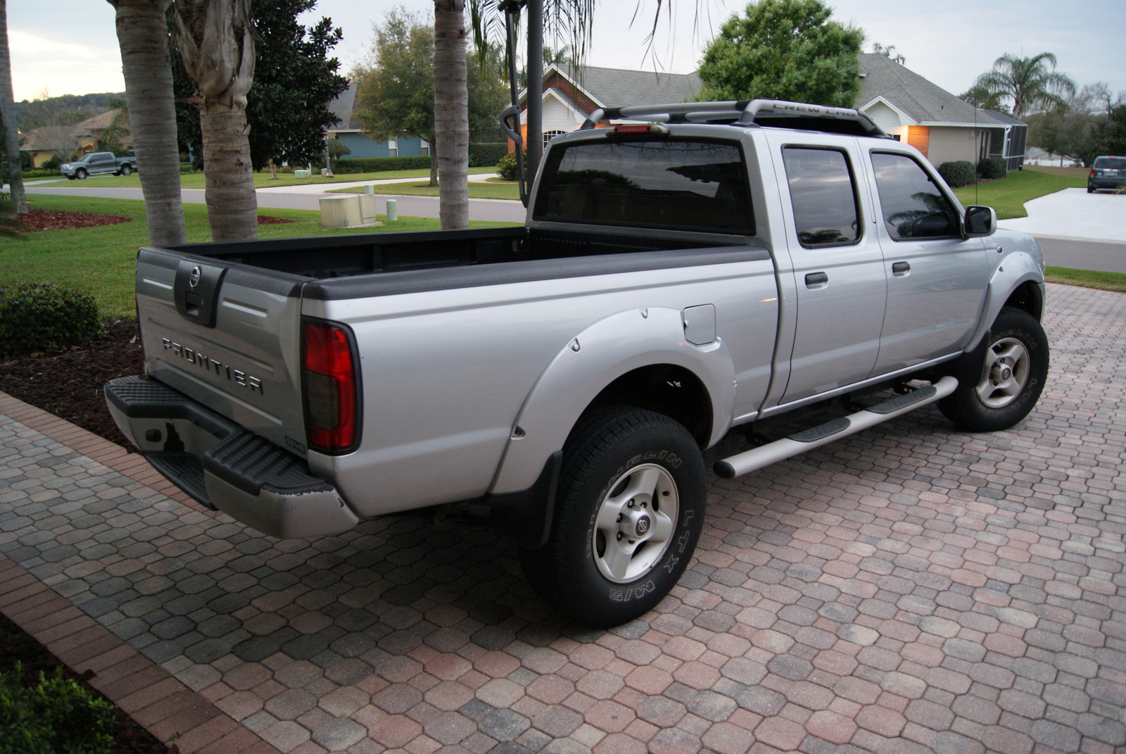 2002 Nissan frontier crew xe/se