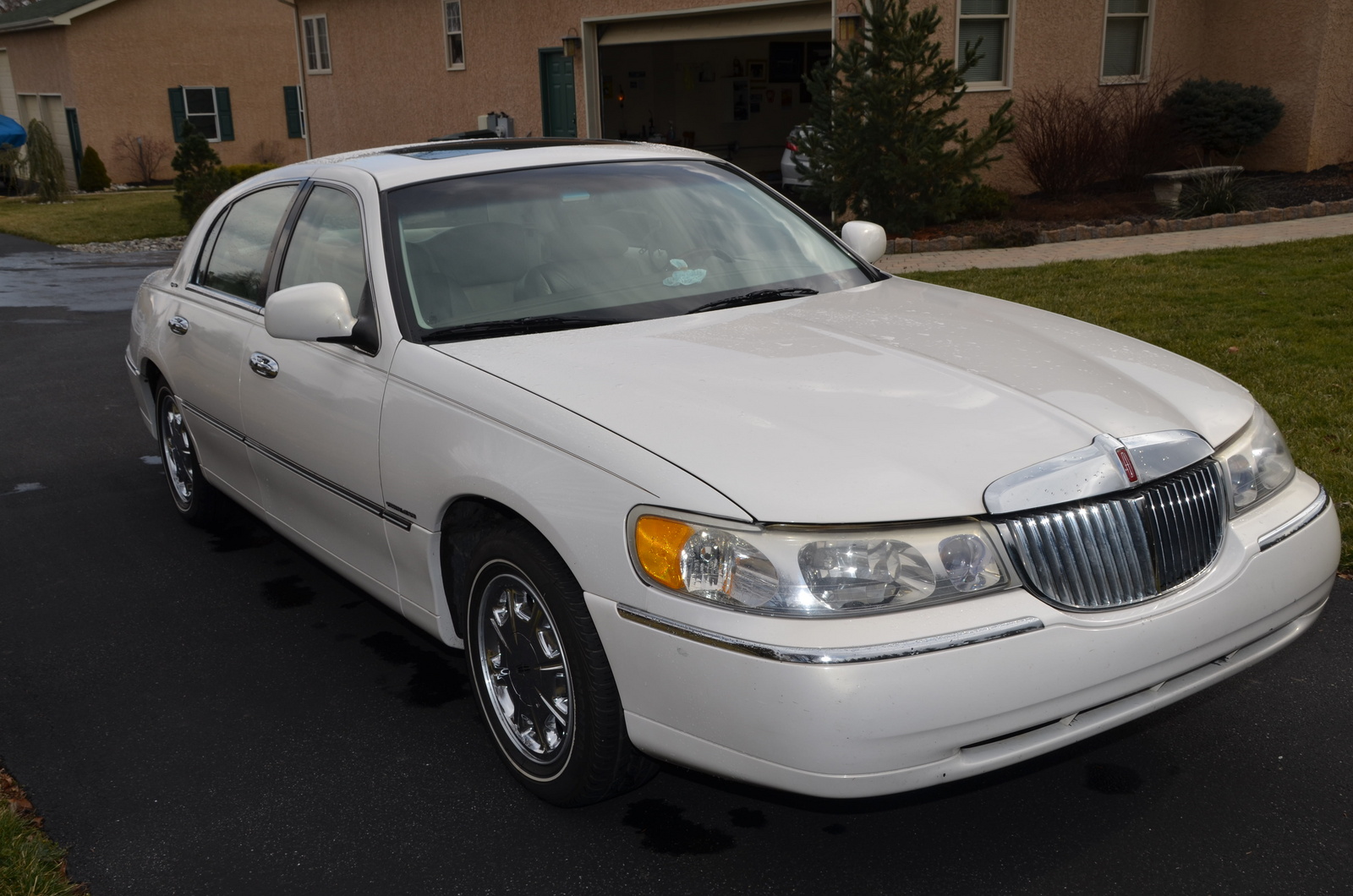 2000 Lincoln Town Car Pictures CarGurus