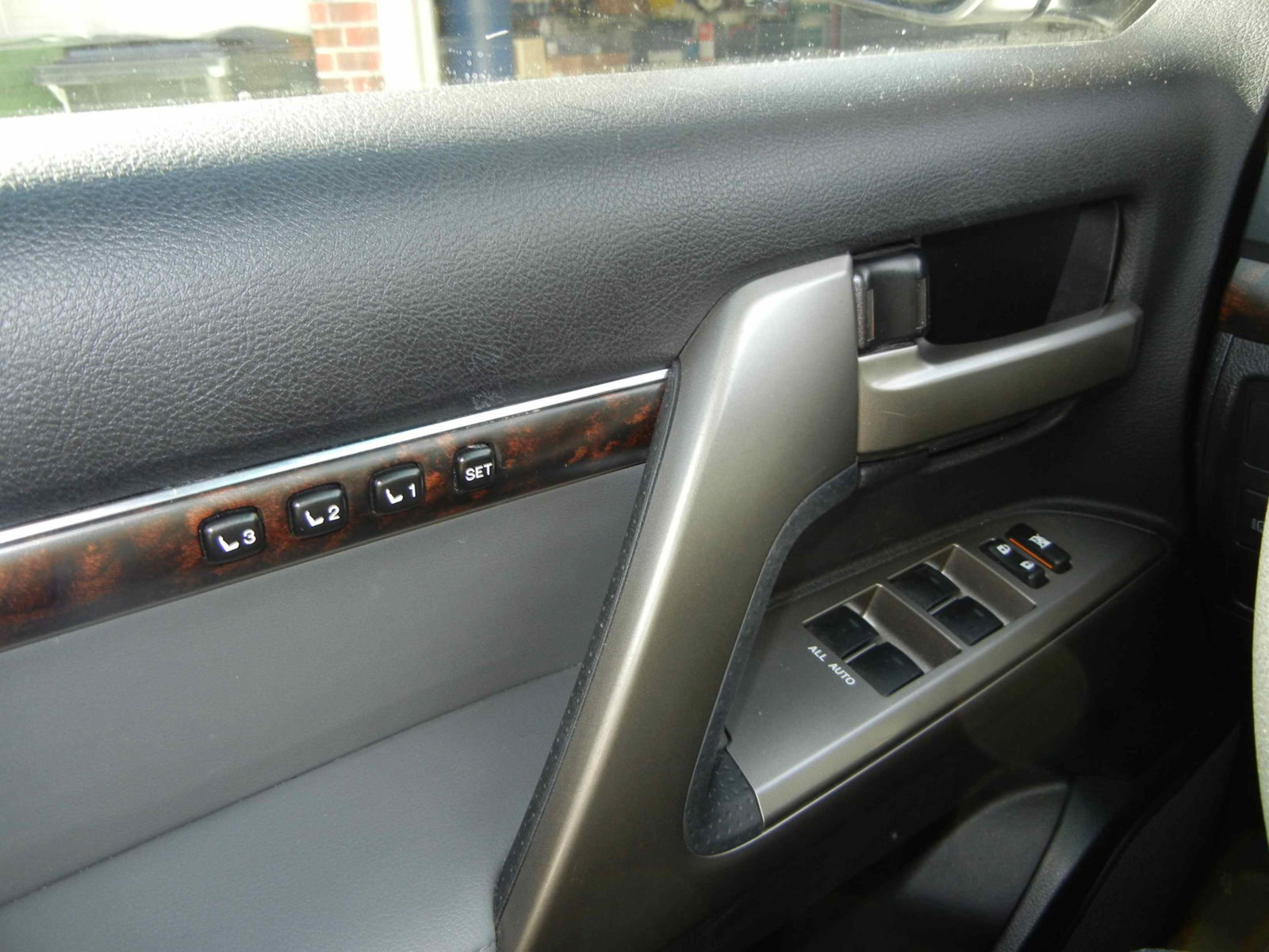 2011 Toyota Land Cruiser