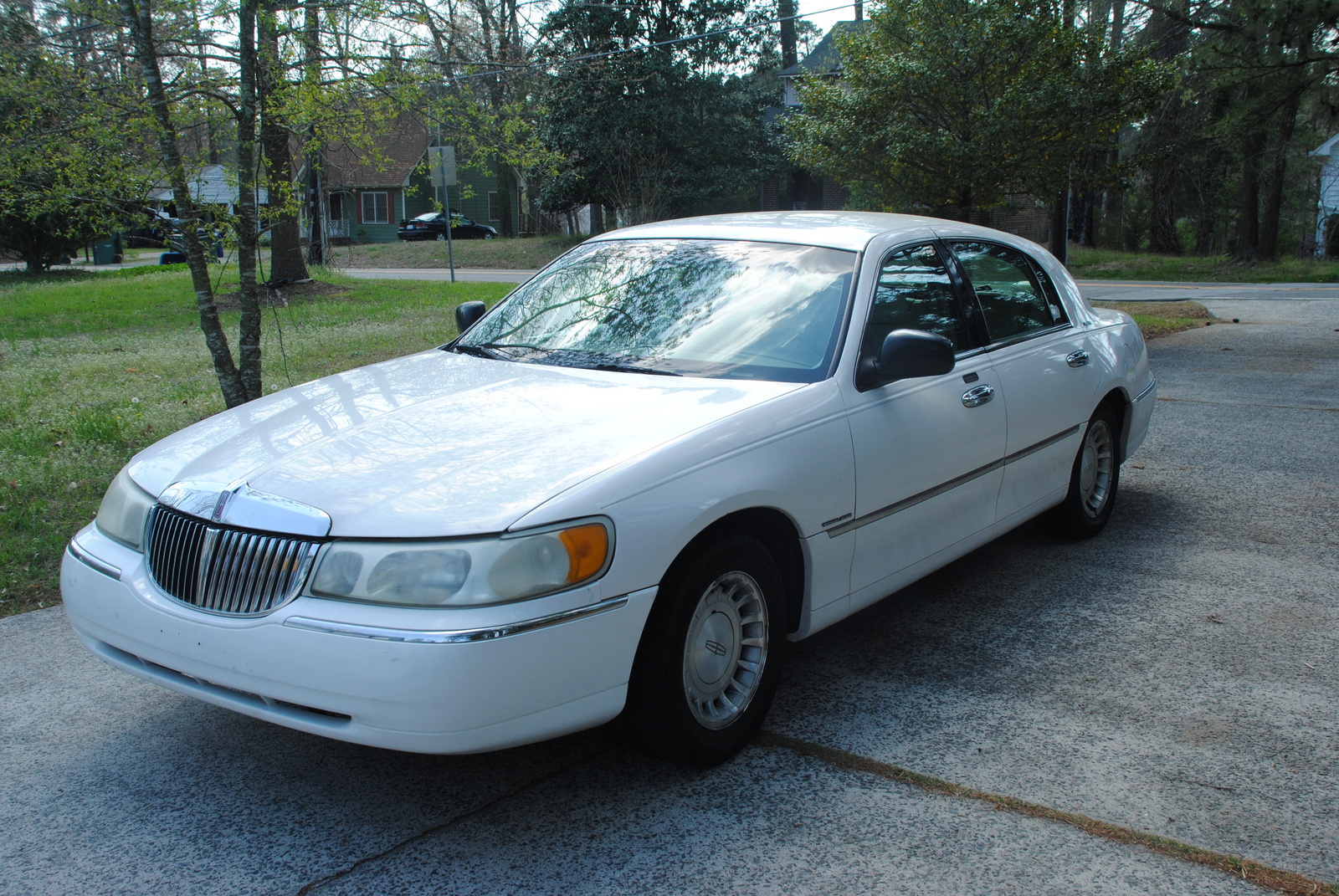 2000 lincoln town car review