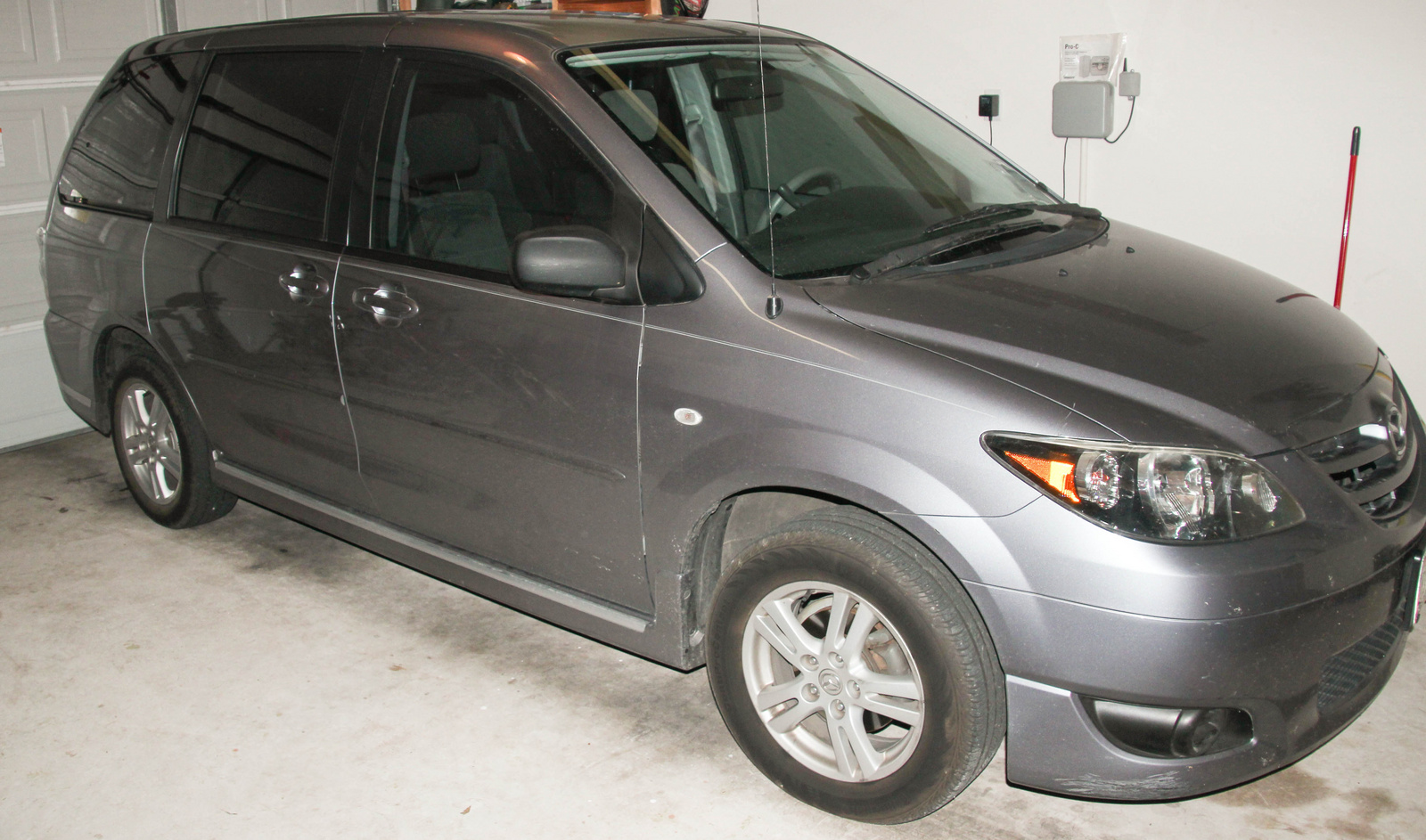 2006 Mazda MPV