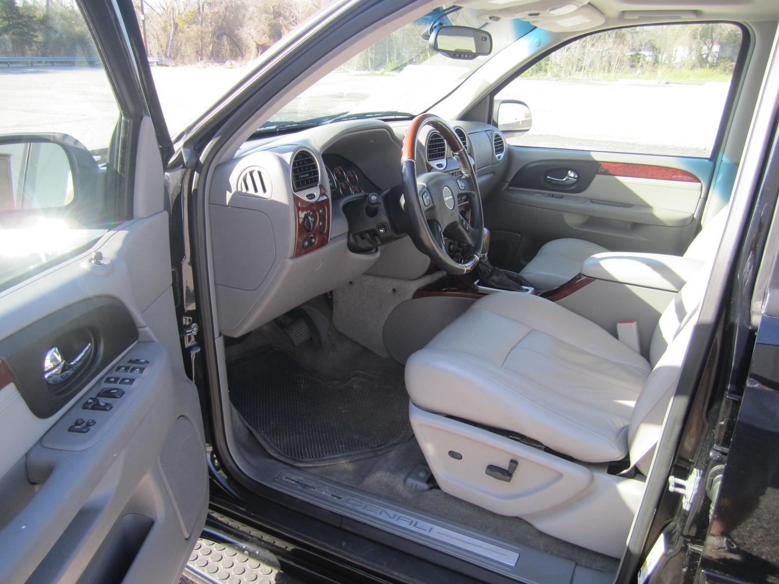2007 Gmc envoy interior #5
