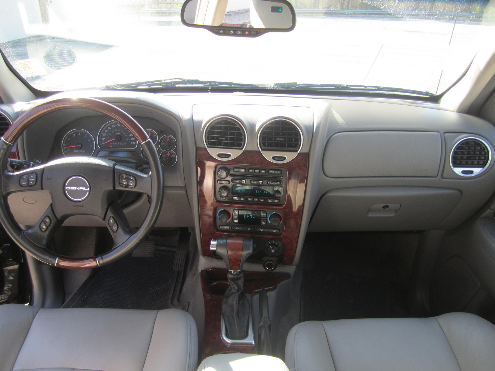 2007 Gmc envoy interior #2