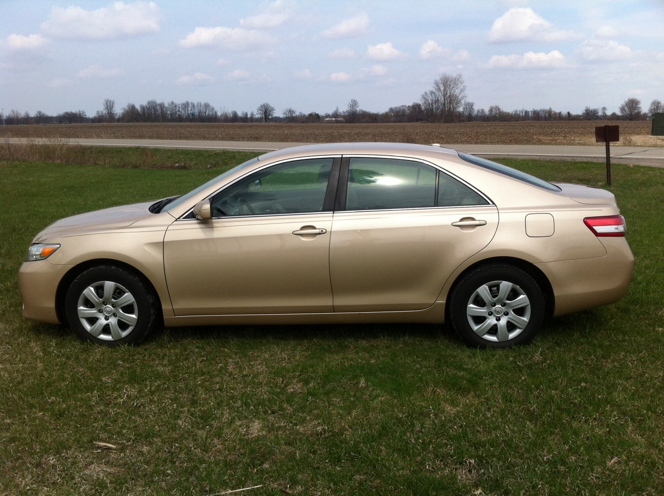 Picture of 2010 Toyota Camry LE, exterior