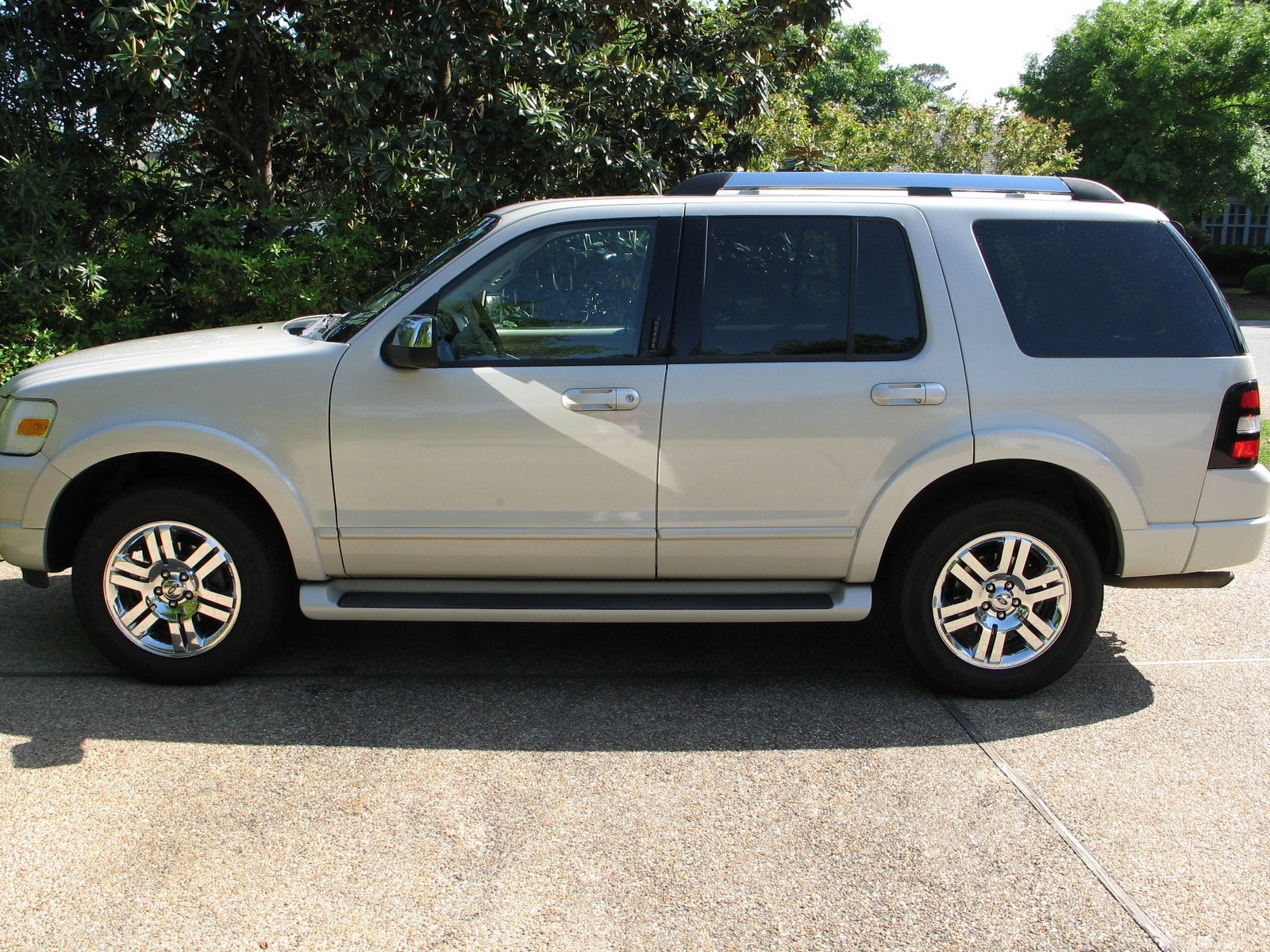 2011 Ford Explorer Limited 4WD Test – Review – Car and Driver
