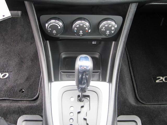 2011 Chrysler 200