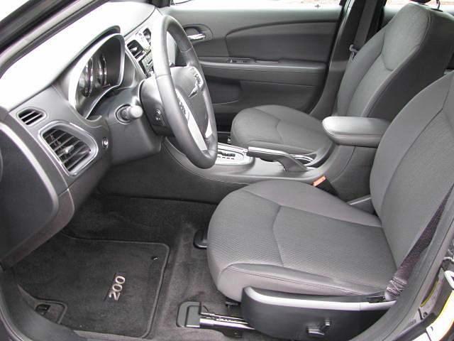 2011 Chrysler 200