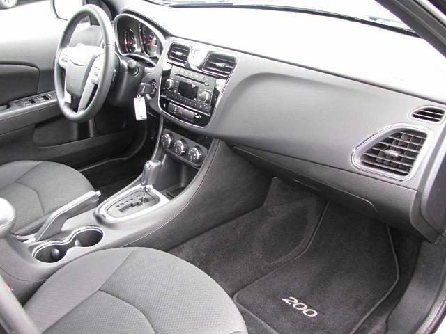 2011 Chrysler 200