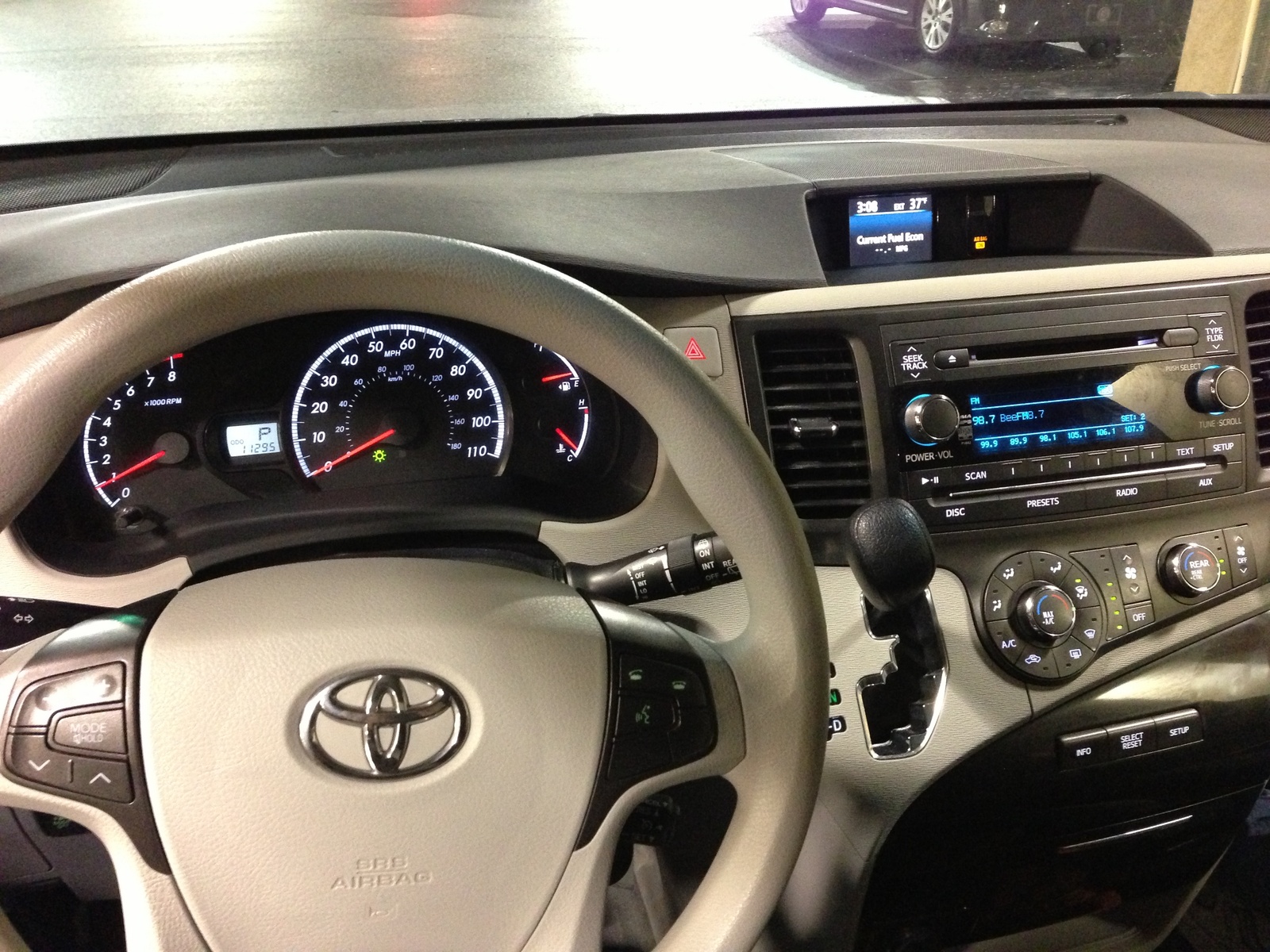 2012 Toyota sienna le 8 passenger review