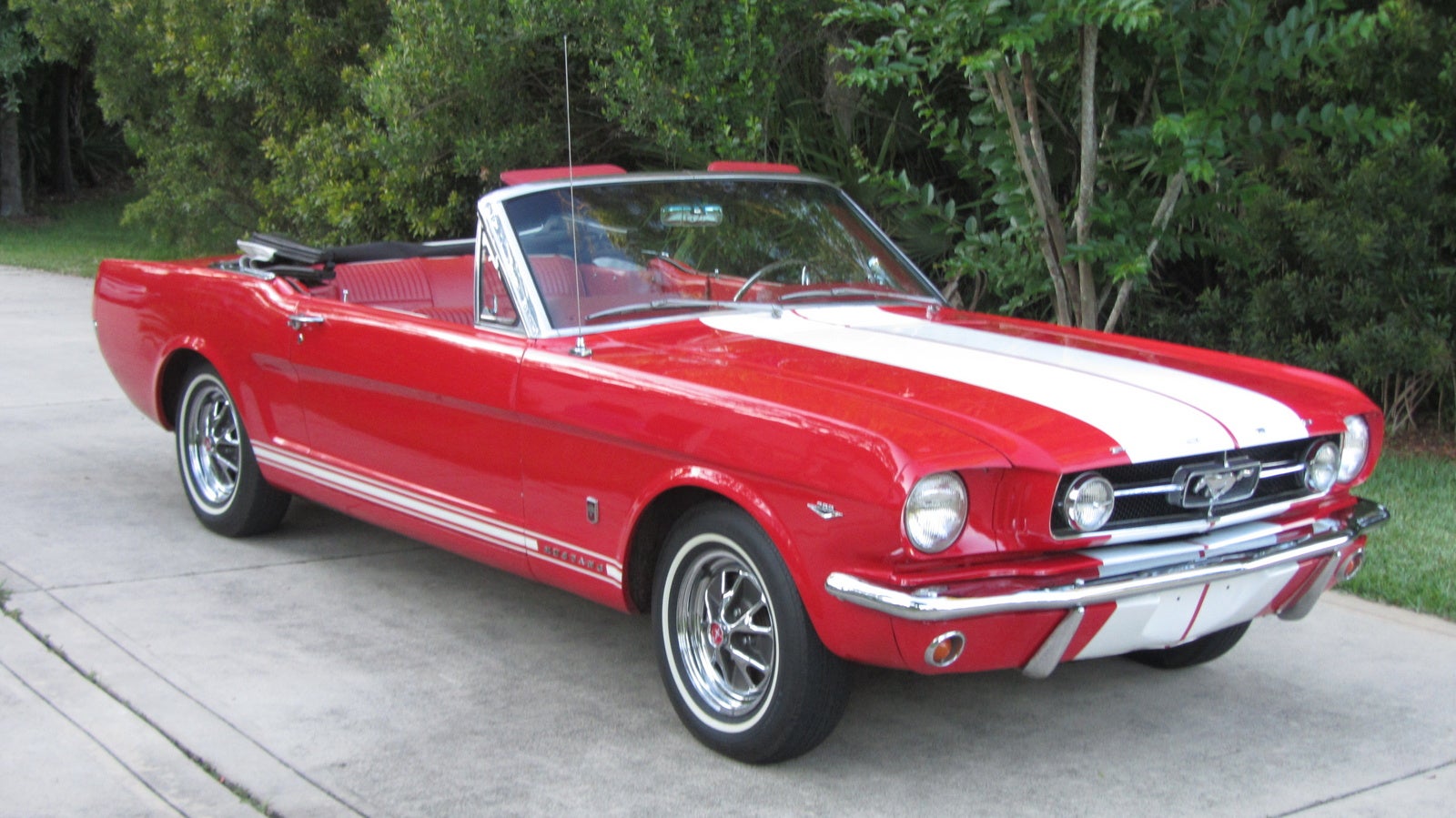 Ford Mustang http://static.cargurus.com/images/site/2013/05/28/18/17/1965_ford_mustang_standard_convertible-pic-8553472973824025712.jpeg