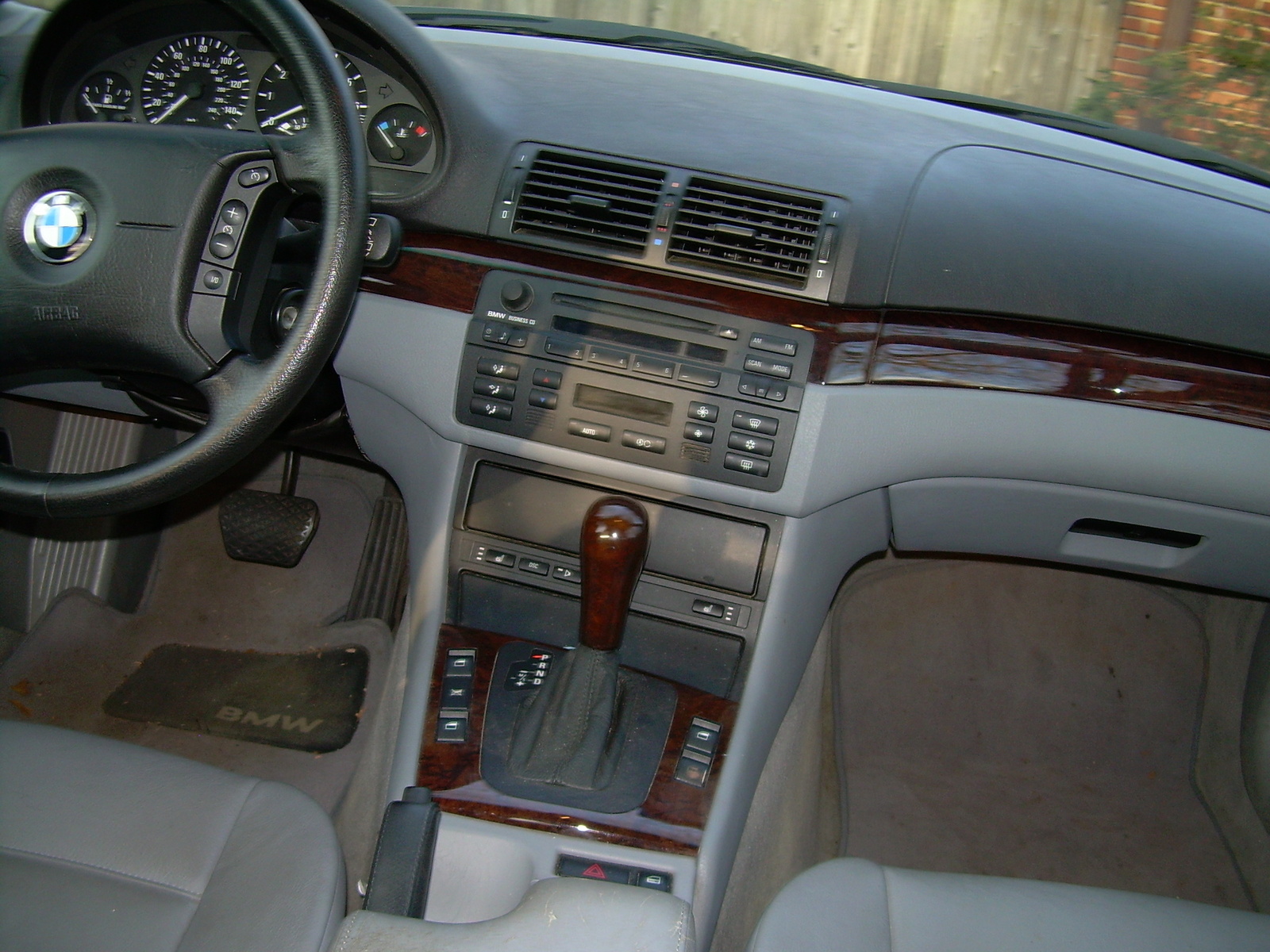 Bmw 3 series 2004 interior #3