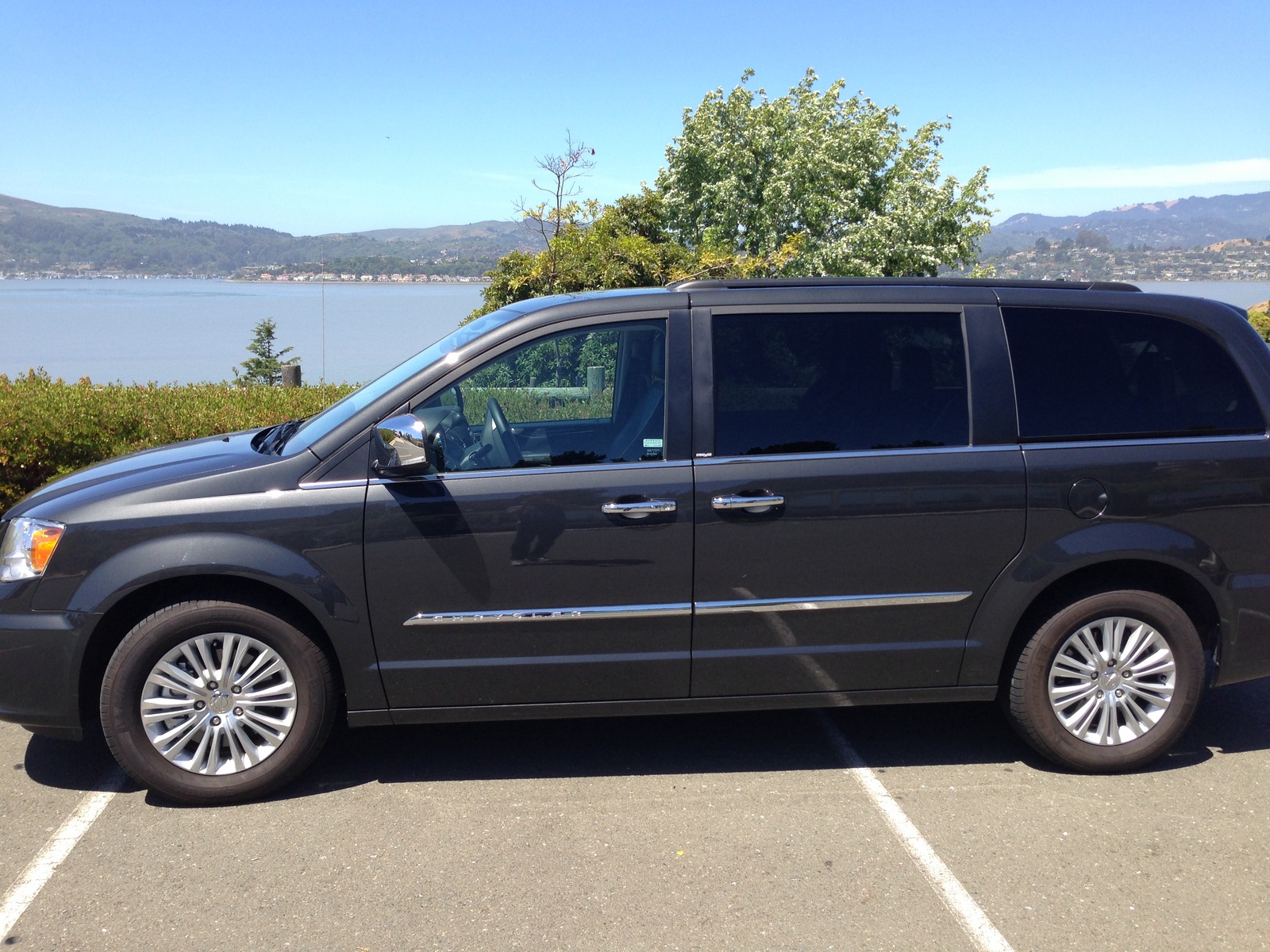 2012 Chrysler town and country touring-l
