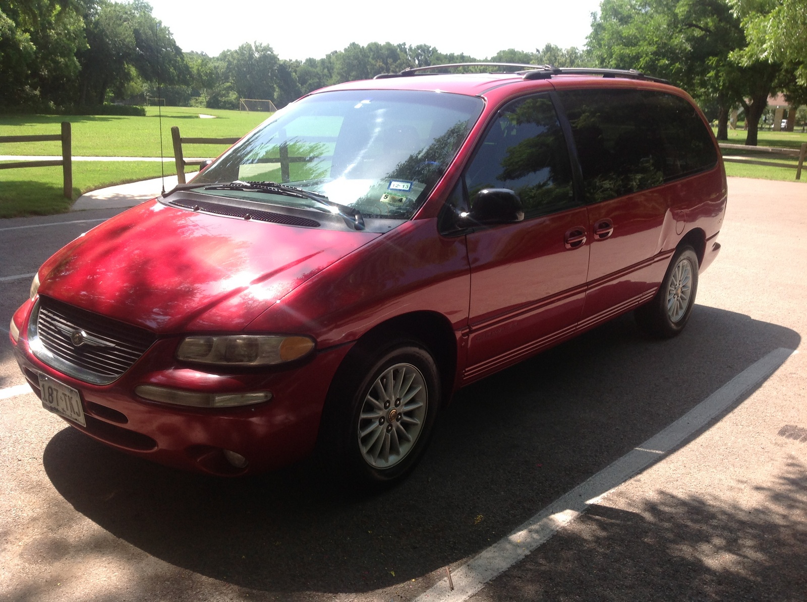 1999 Chrysler town and country lxi #2