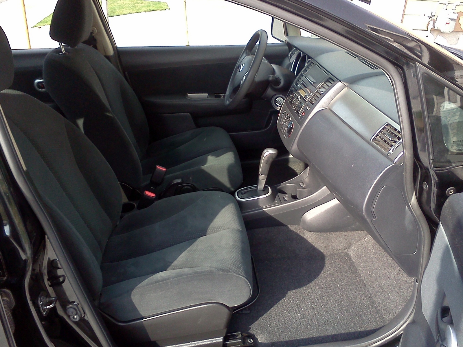 2010 Nissan versa interior pictures #6