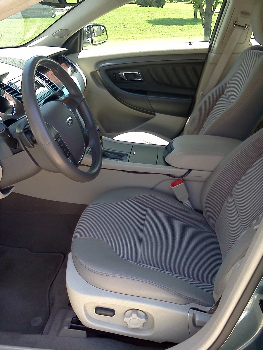 2010 Ford Taurus