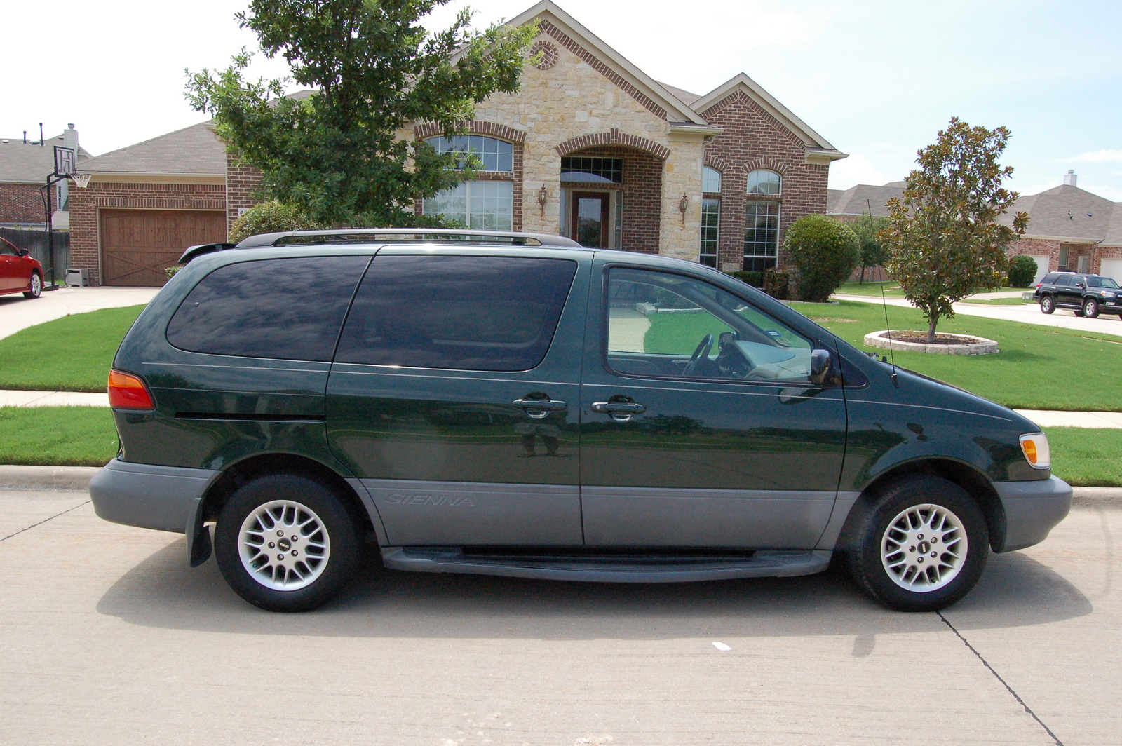 2000 toyota sienna minivan review #1