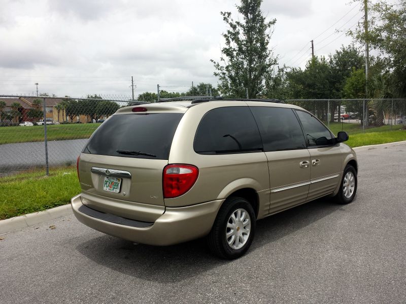 1996 Chrysler town country lxi minivan #3