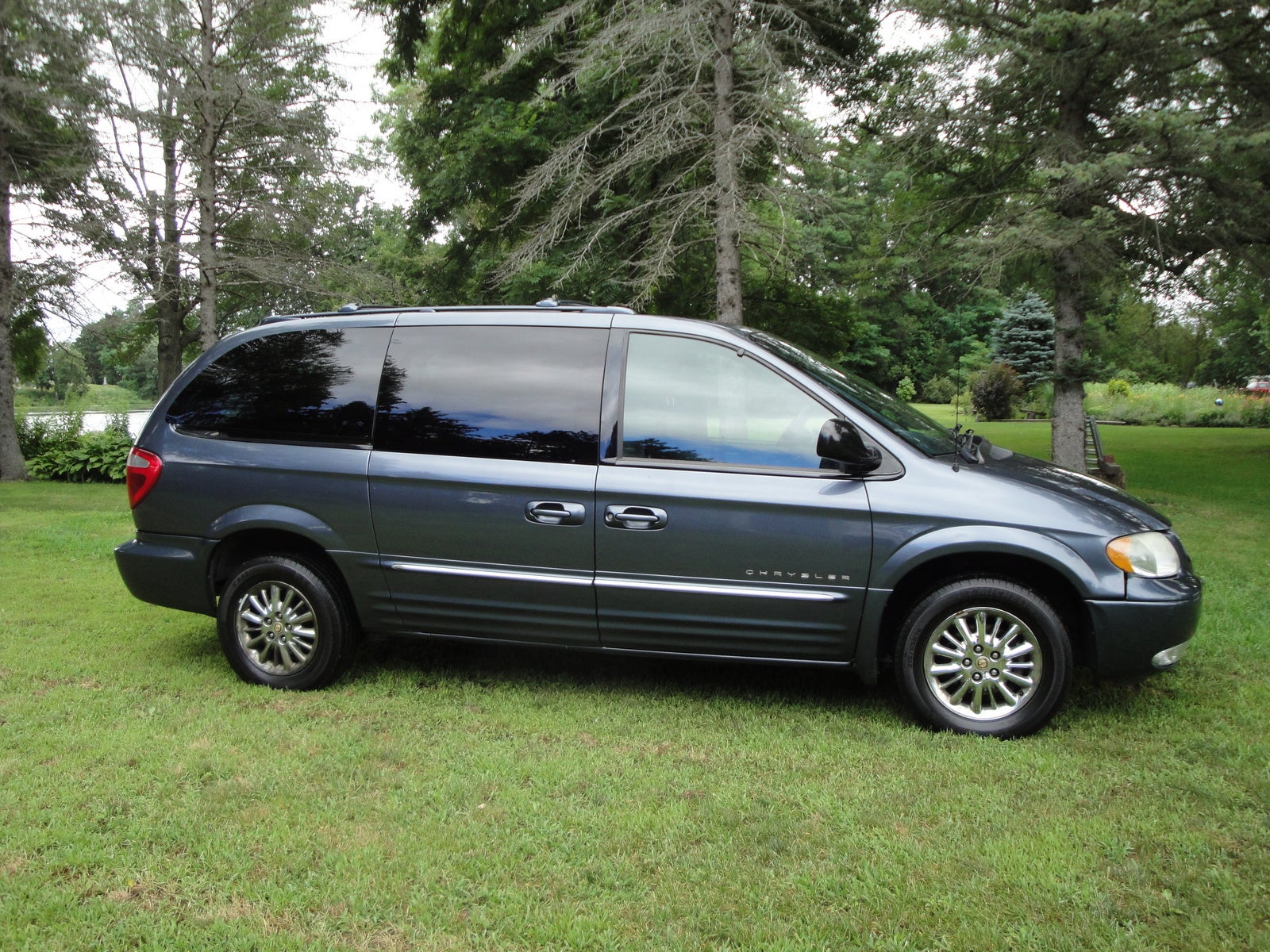 Chrysler town country awd 2002 #5