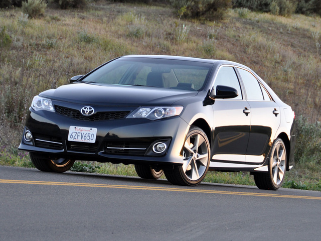 2013 toyota camry se test drive #2