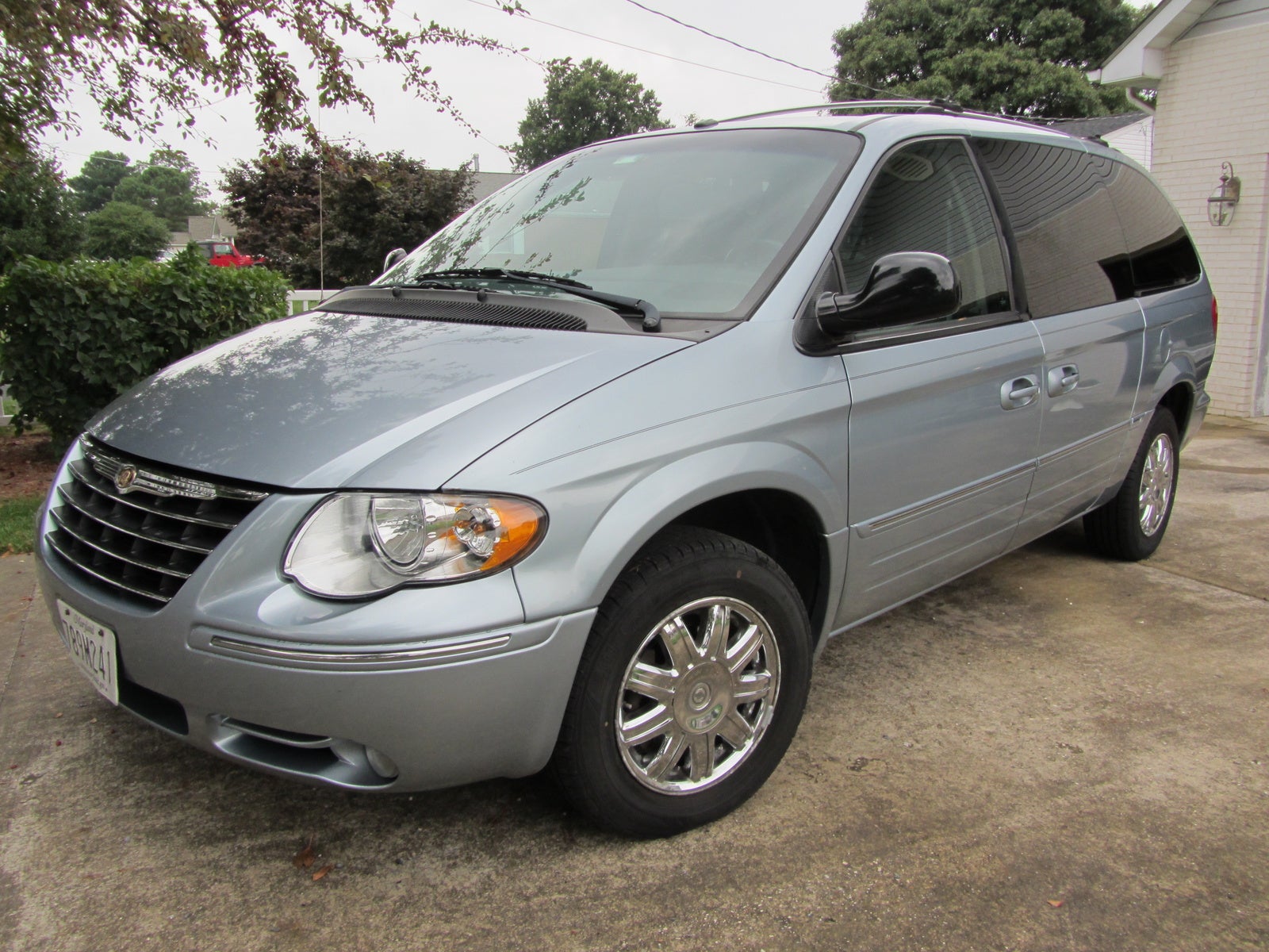2006 Chrysler Town & Country - Pictures - CarGurus 2006 Chrysler Town & Country Tire Size P215/65r16 Limited Touring