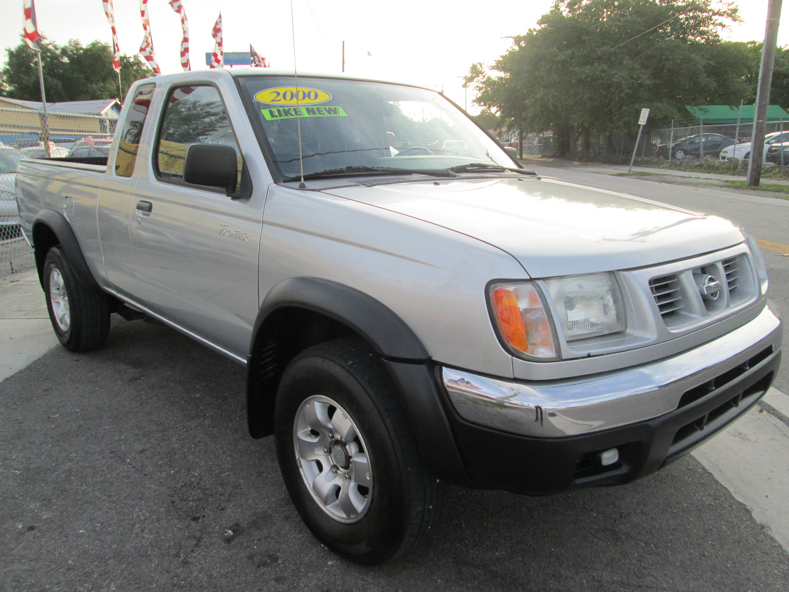 2000 Nissan frontier xe king cab 2d extended cab #3