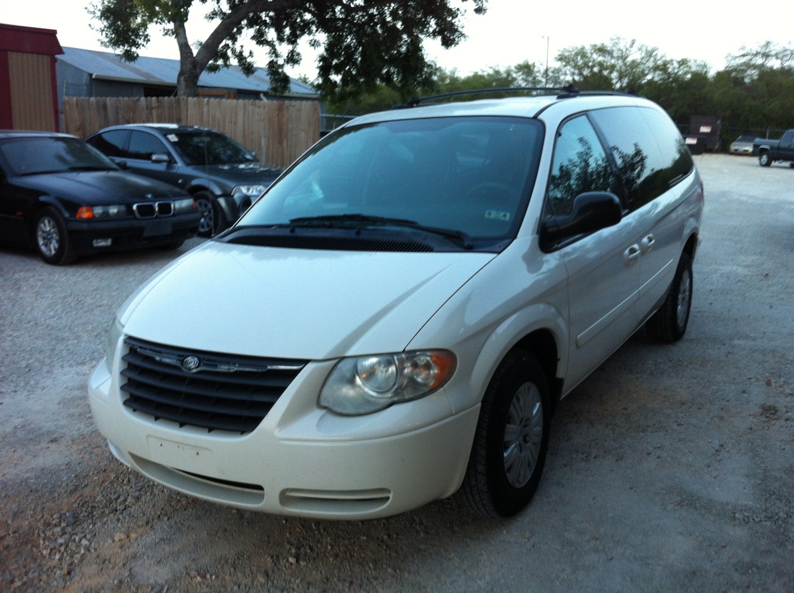 2005 Chrysler town country trim levels