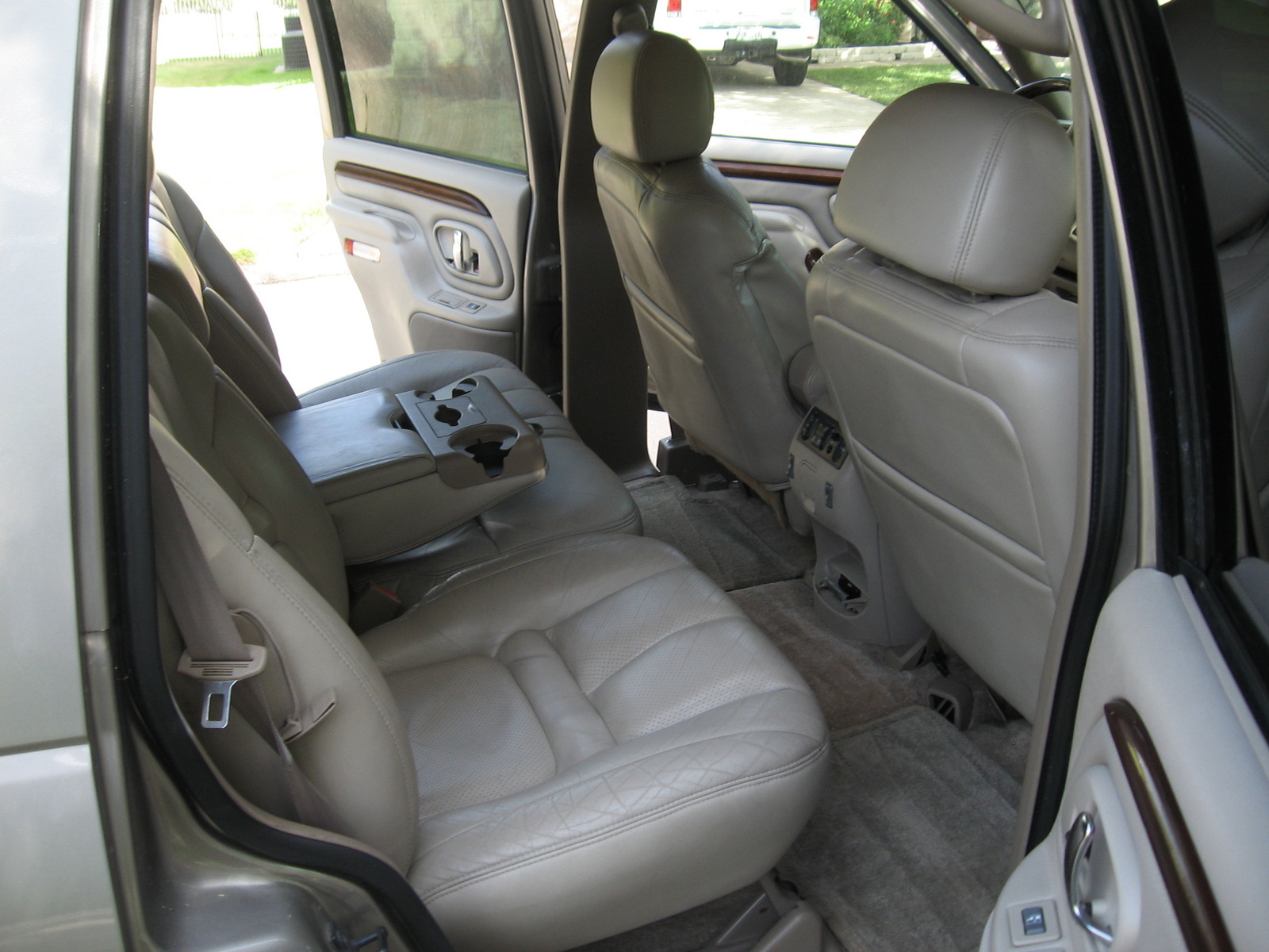 2000 Cadillac Escalade Pictures Cargurus